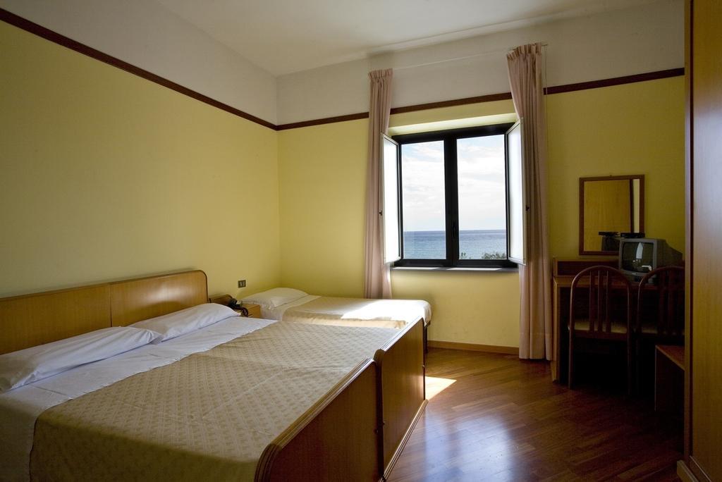 Hotel Vittoria Sapri Zimmer foto